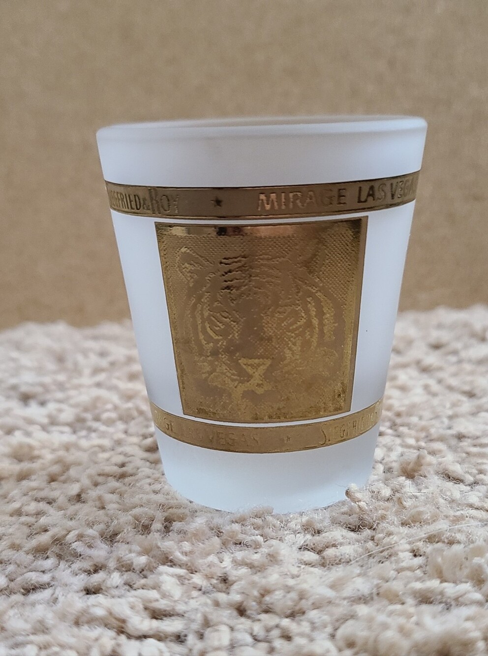 Siegfried & Roy At Mirage Casino Glass Las Vegas Souvenir Frosted Gold Glass